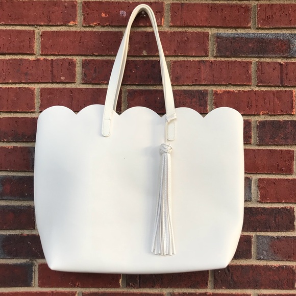 Handbags - Vegan white scalloped beach workout shopping tote